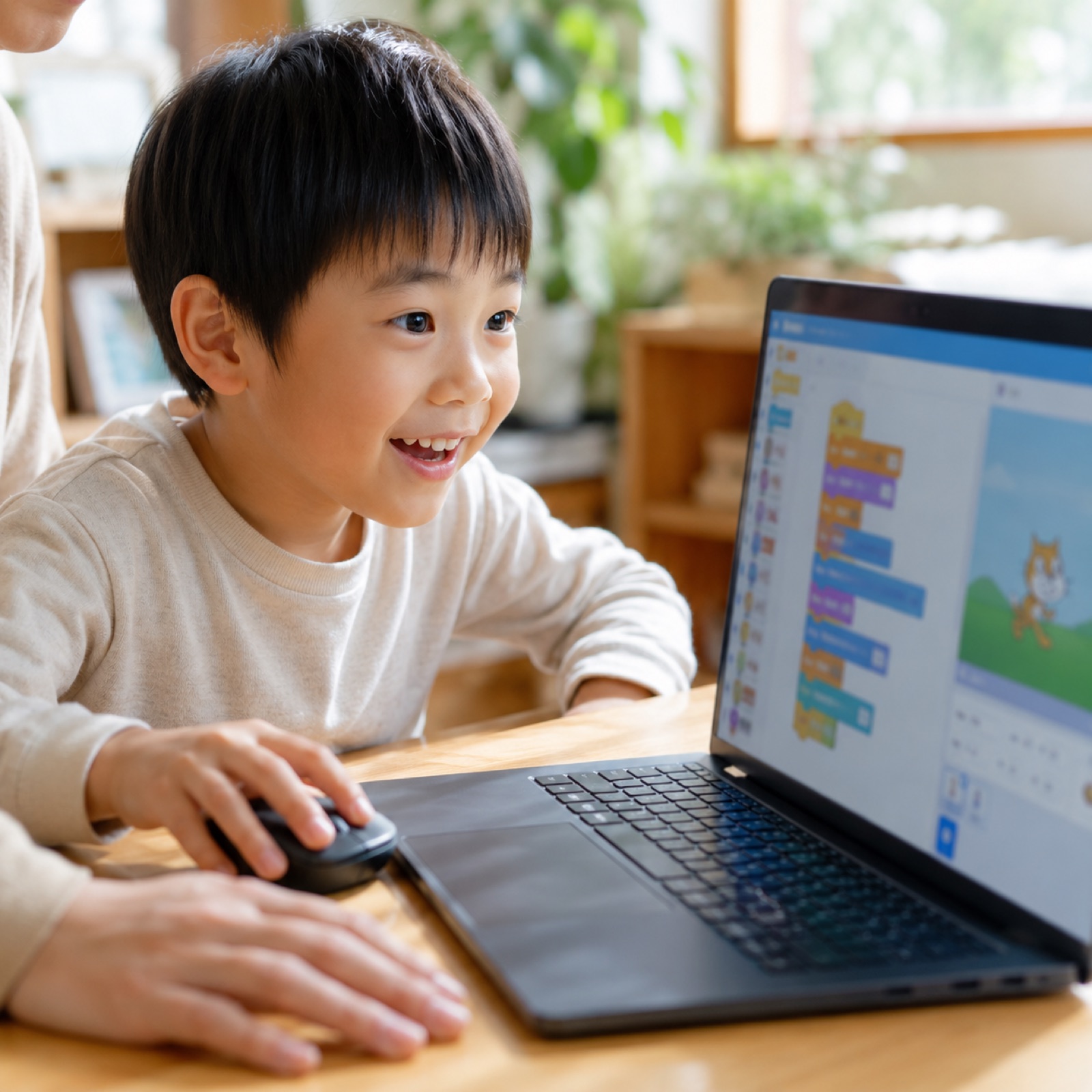 大きなブロックのビジュアルプログラミングに取り組む年少の子ども